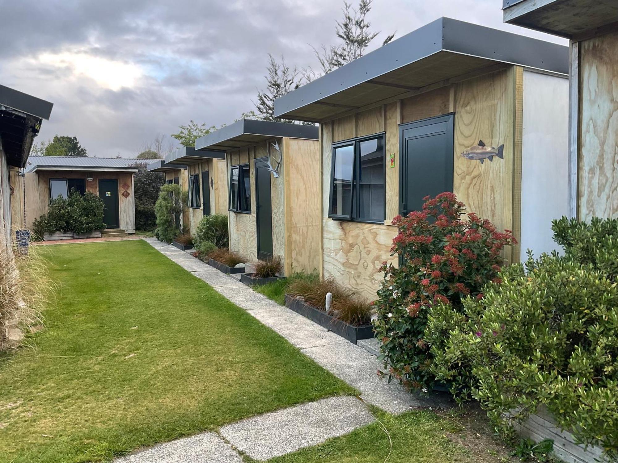 Mountains Edge Cabins Monowai 외부 사진